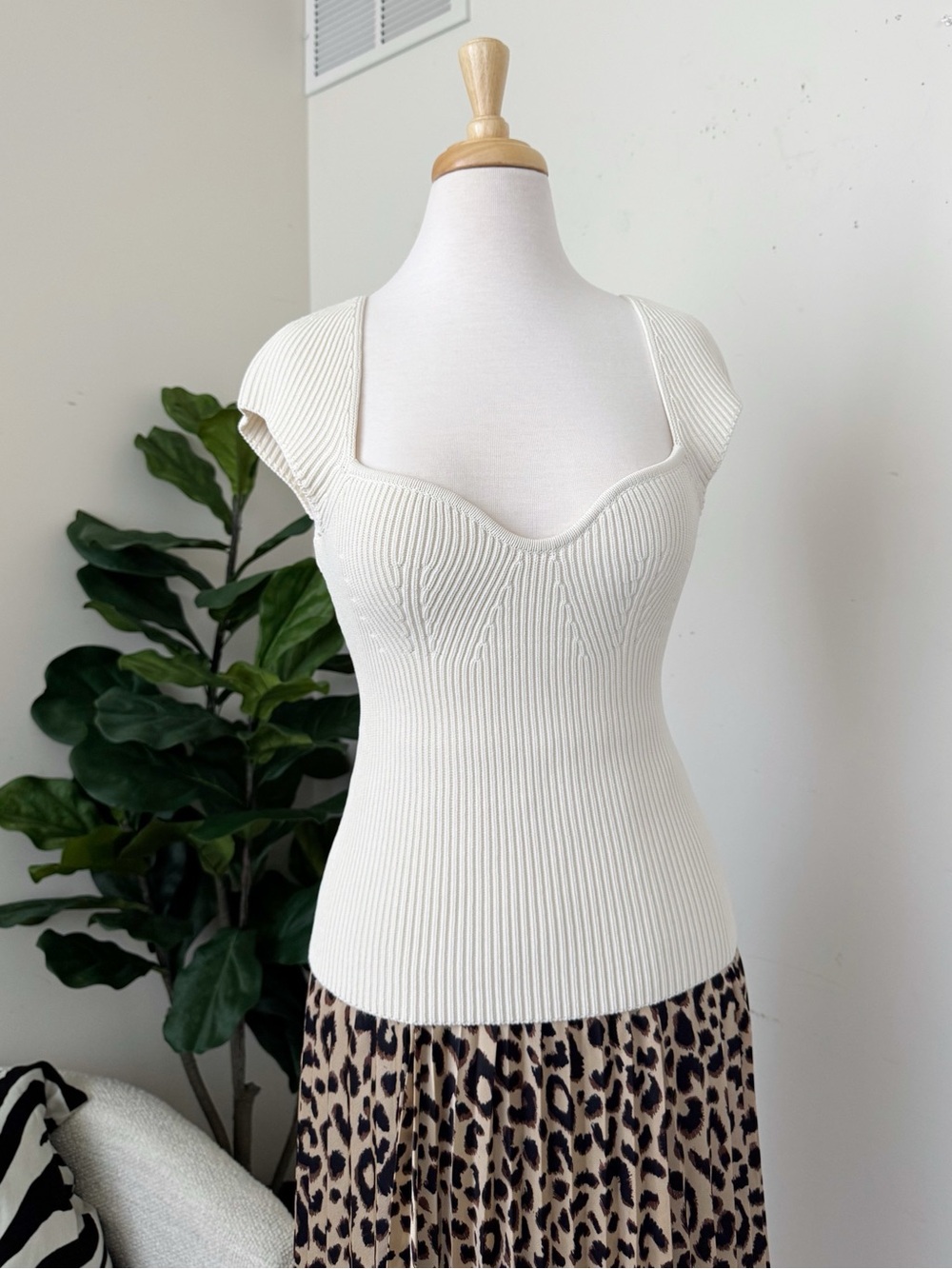 H&M White Ribbed Sweetheart Neck Tank